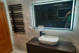 REFORMA DE BAÑO CON CAMBIO DE BAÑERA POR PLATO DE DUCHA.